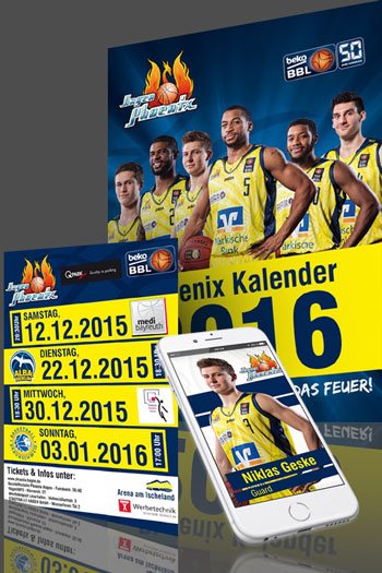 Für den Basketball Bundesliga Club Phoenix Hagen entwarf die WAK unter anderem einen Jahreskalender, zahlreiche Spieltagsplakate, verschiedene Flyer und organisierte einen Charity-Weihnachtsmarkt. Und das Beste: Bei jedem Spiel läuft das Team im eigens von der WAK kreierten Trikot auf.